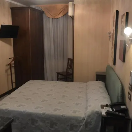 Italia Hotel 3*