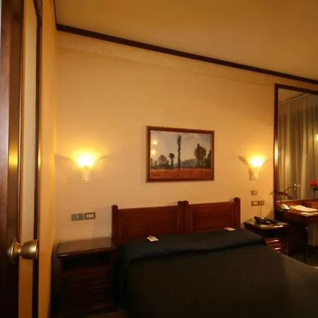 Italia Hotel 3*