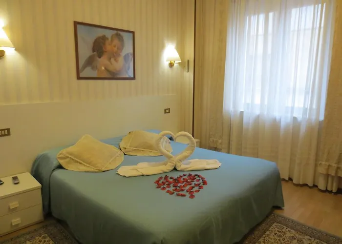 Hotel Italia Center 3*
